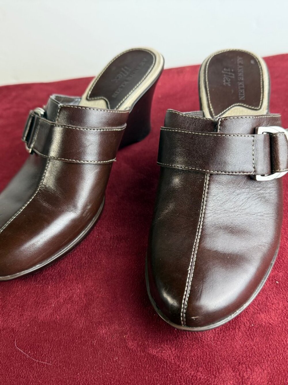 AK Anne Klein Iflex Mules Shoes Womens Brown Leather Wedge Clogs Buckle